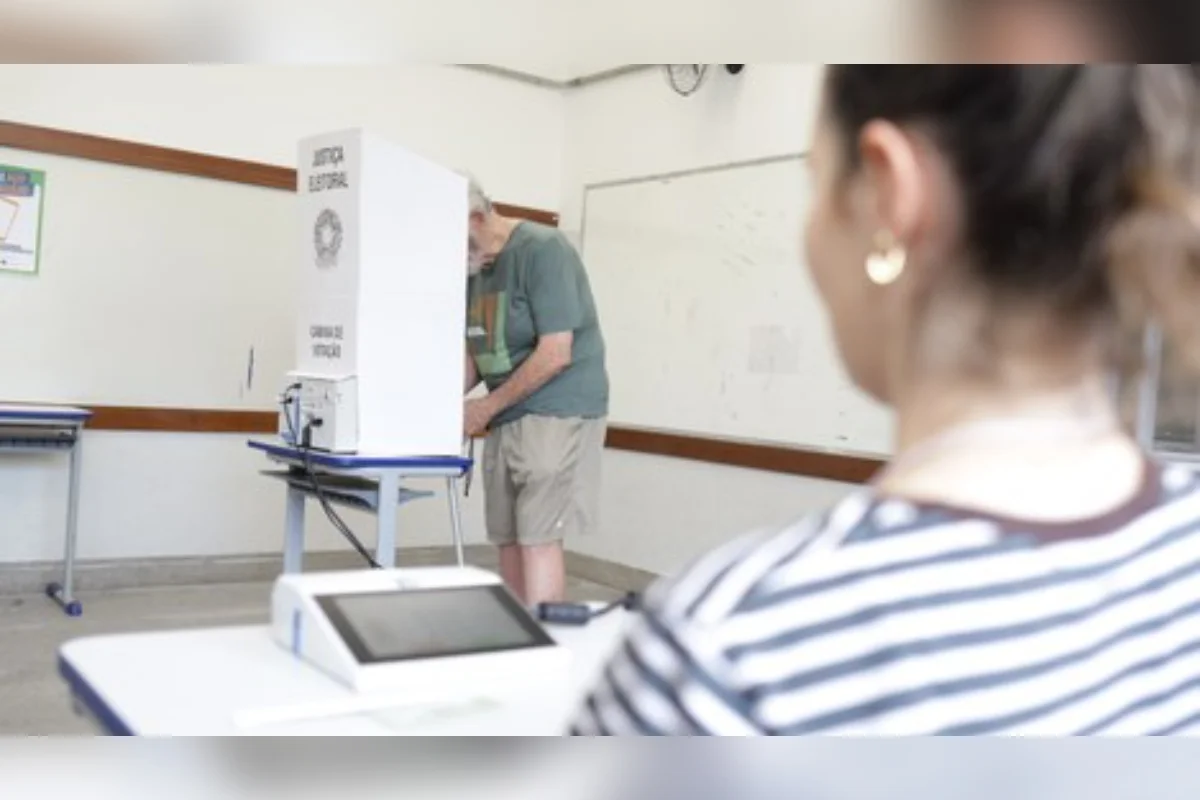 cabine de votação eleitor votando