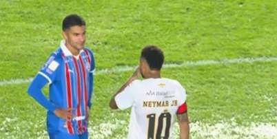 S&aacute;vio d&aacute; o vermelho ap&oacute;s confirmar a a&ccedil;&atilde;o de Neymar. Lei Vini Jr em a&ccedil;&atilde;o. Reprodu&ccedil;&atilde;o de v&iacute;deo Premiere Foto: Jogada10