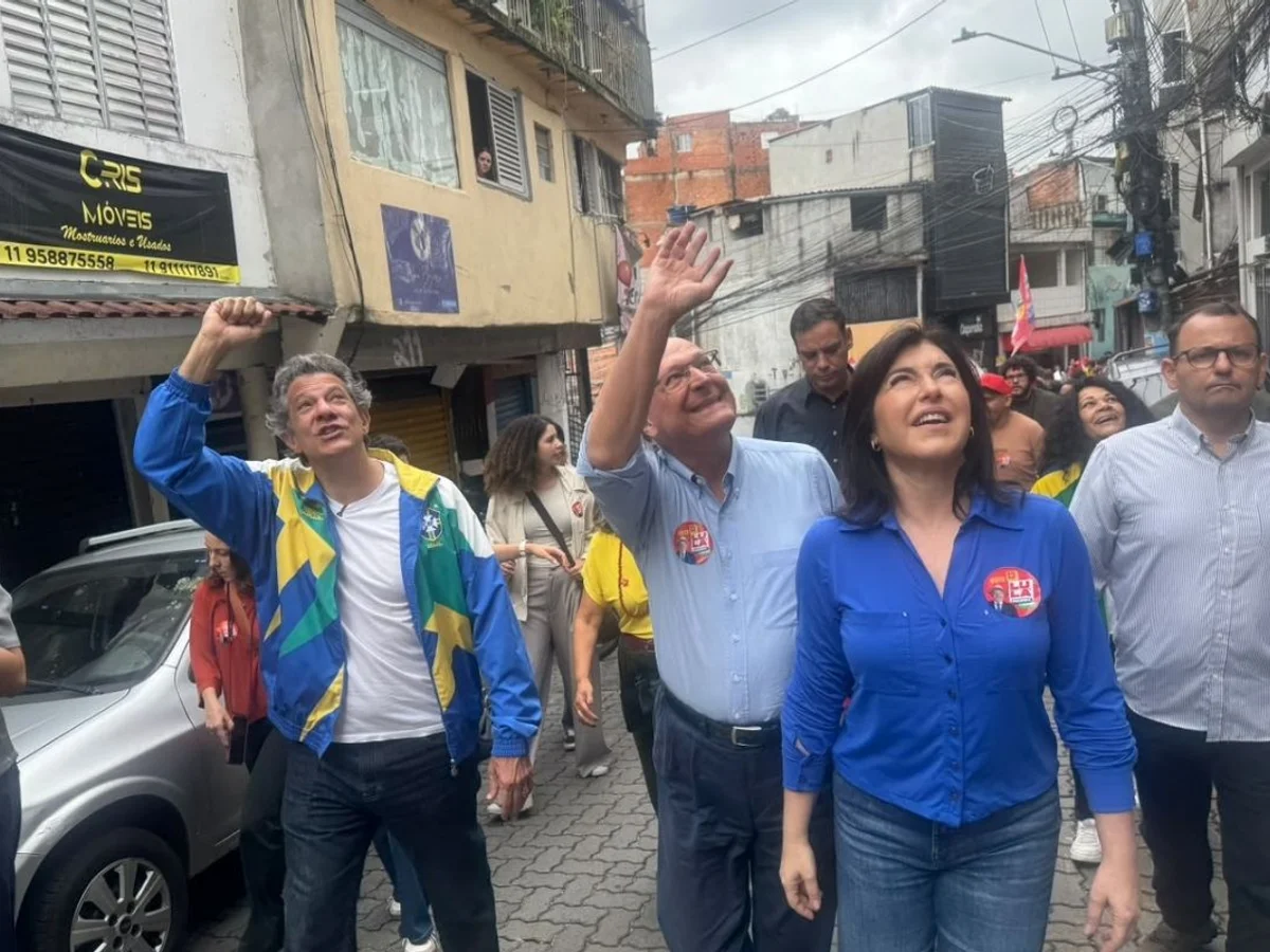 Alckmin, Haddad e Tebet participam de caminhada pró-Lula em Heliópolis