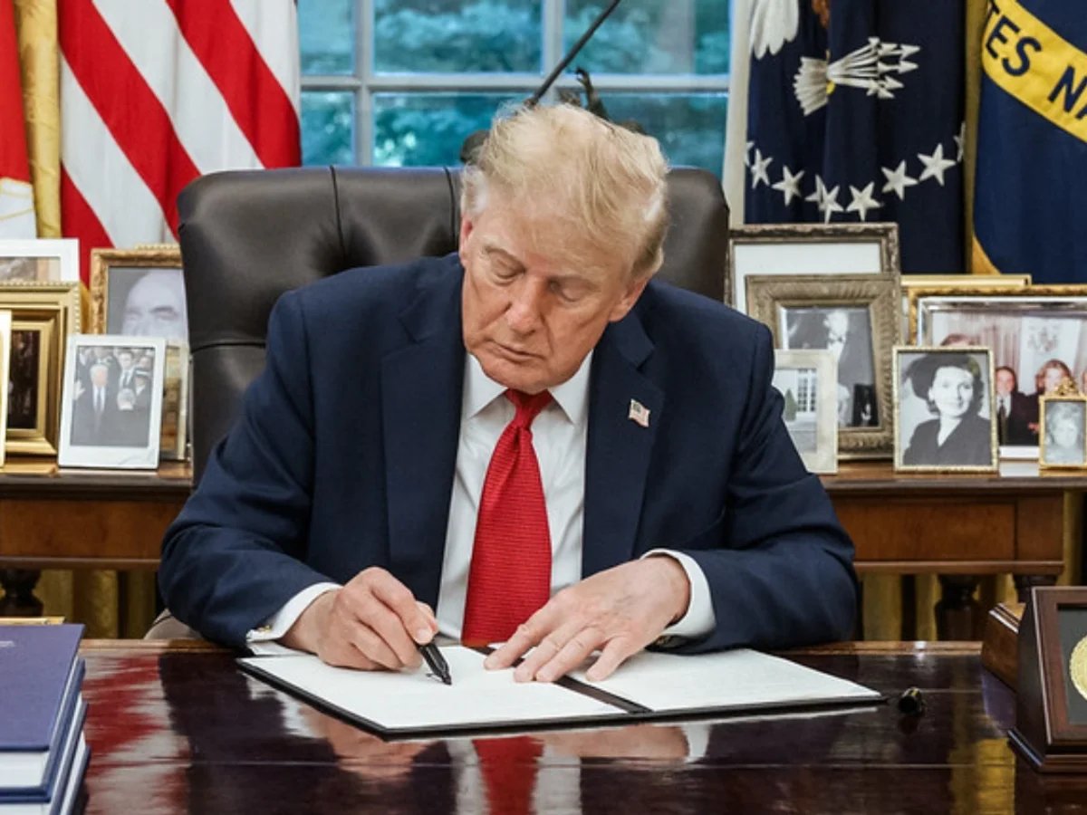 Trump aprova fuzilamento de autor de massacre em base militar dos EUA