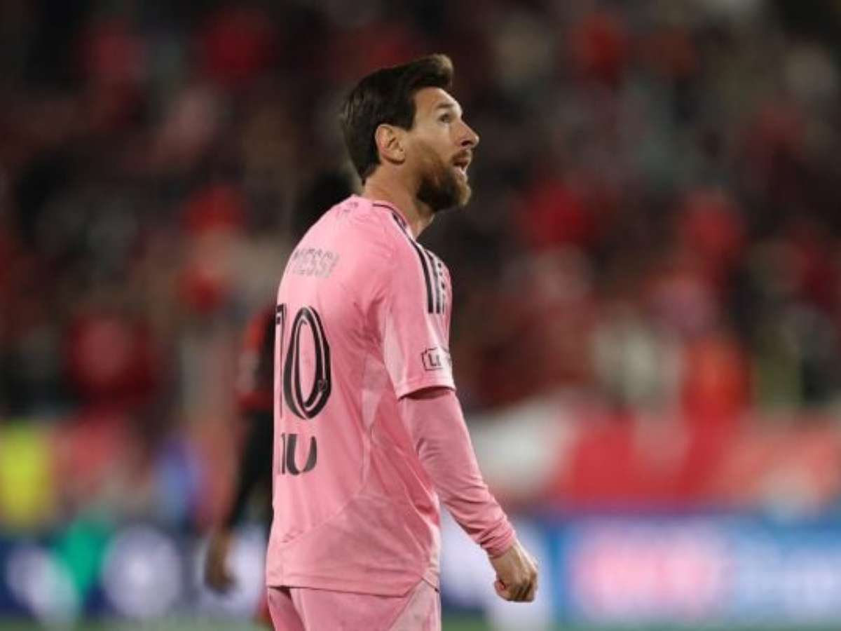 Messi decide não viajar a Londres para cerimônia da Bola de Ouro