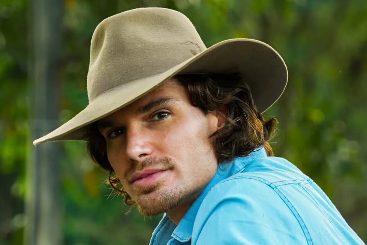 Saiba quem é o namorado do ator Jonatas Faro
