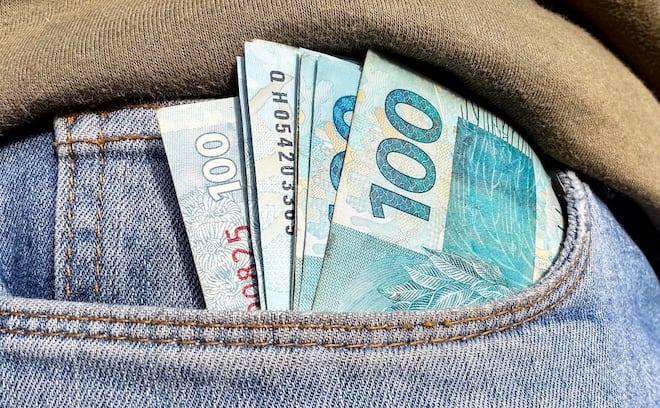 Primeira parcela do 13º salário: saiba quando cai na conta, qual o valor e quem tem direito