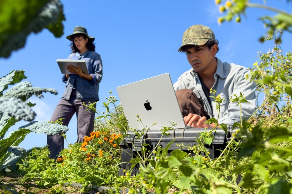 O MacBook Pro com M6 agora promete mais desempenho e recursos de IA de última geração para esta versão de 14 polegadas — Foto: Divulgação/Apple