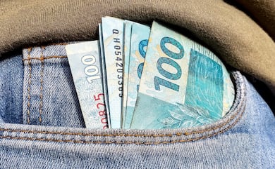 Primeira parcela do 13º salário: saiba quando cai na conta, qual o valor e quem tem direito