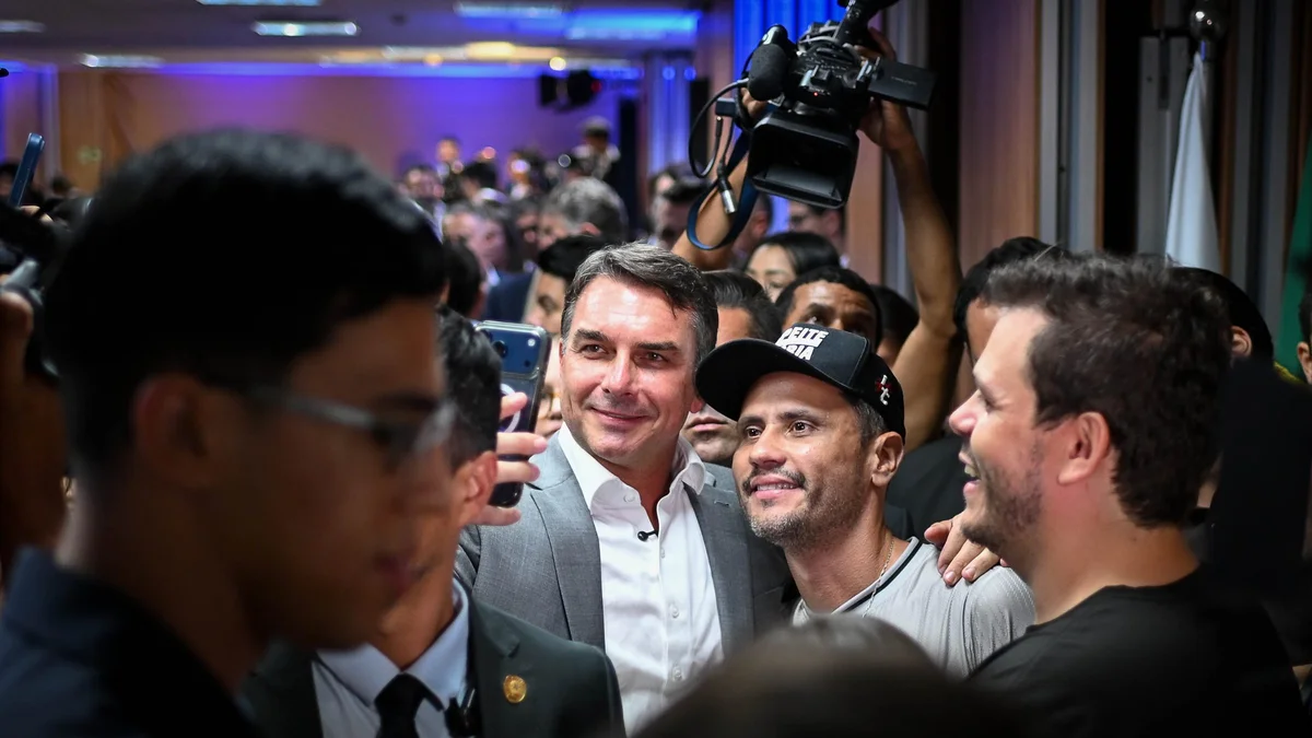Cleitinho confirma presença no ato de Flávio Bolsonaro em BH neste sábado