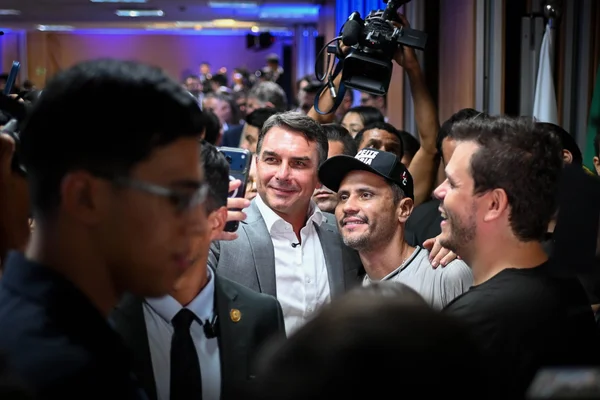 Cleitinho confirma presença no ato de Flávio Bolsonaro em BH neste sábado