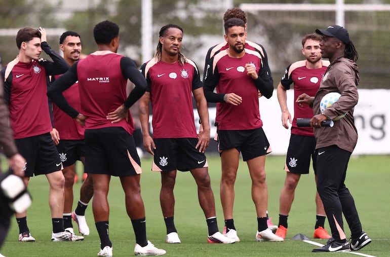 Com transmissão de RECORD, do R7 e do RecordPlus, Corinthians pega o Vasco contra a degola