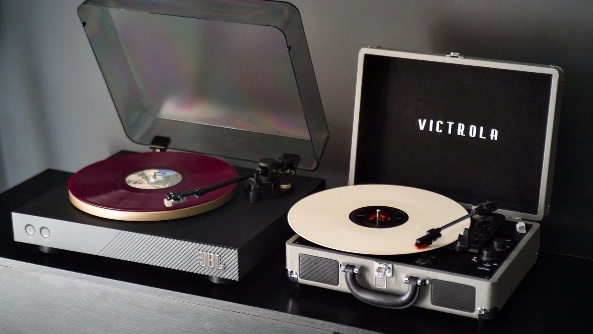 Toca discos de vinil - JBL Spinner x Victrola de Maleta