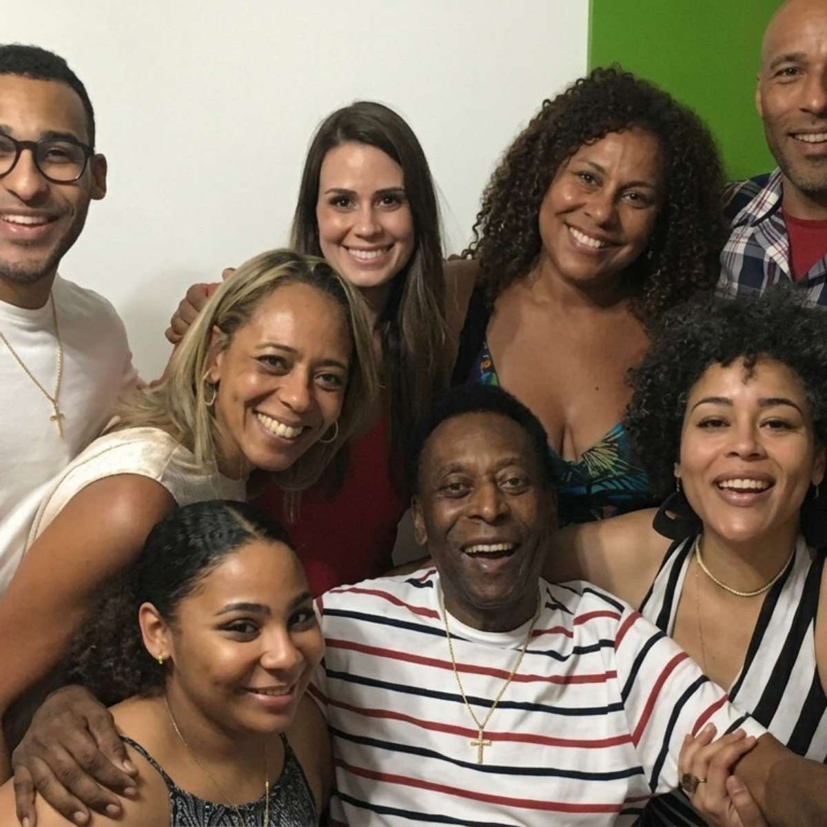 Herdeiros de Pelé não receberam nada quase 3 anos após a morte dele e imóveis estão à venda para pagar dívidas