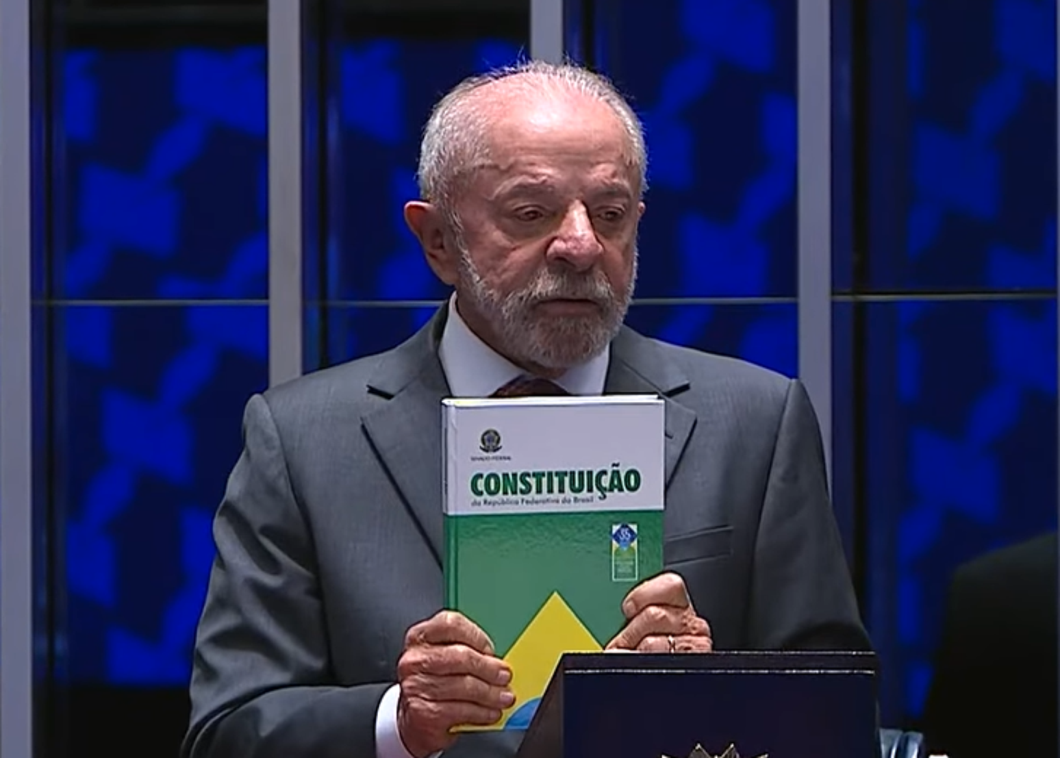 Lula usa tom eleitoral na promulga&ccedil;&atilde;o do fim da escala 6x1 e diz que &eacute; 'mentira' que ela gerar&aacute; crise