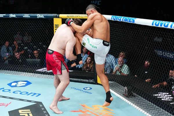 Card preliminar do UFC 332 tem seis nocautes em sete lutas
