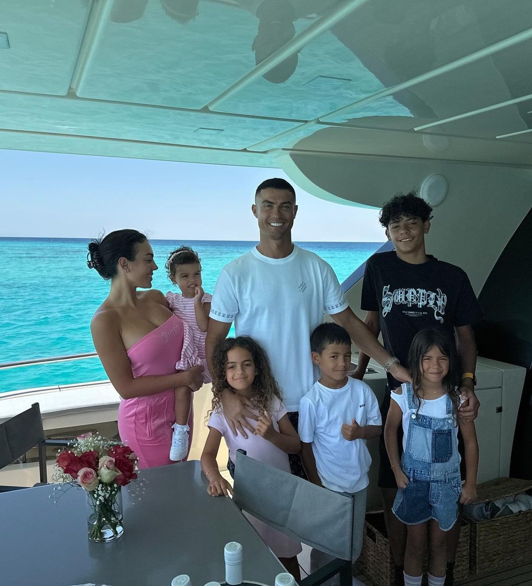 Cristiano Ronaldo curtiu férias com a família — Foto: Reprodução Instagram