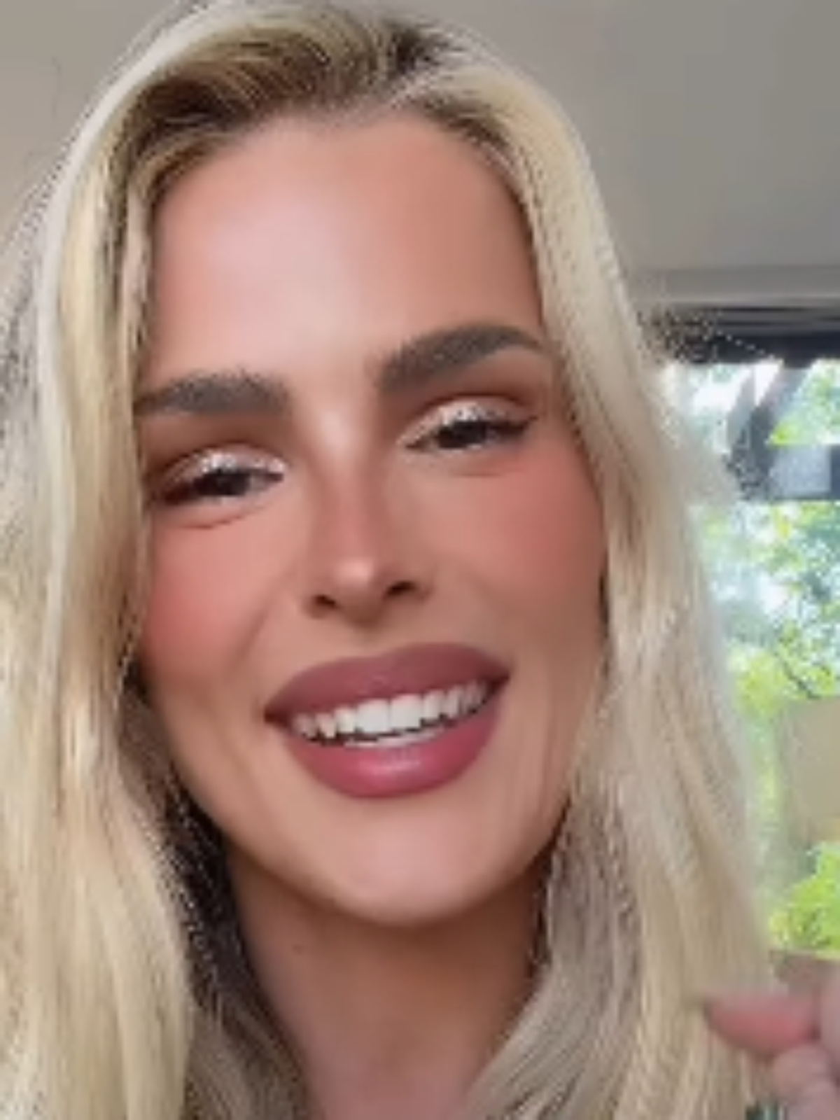Yasmin Brunet volta ao Instagram após aparecer no caso Vorcaro e detalhe chama a atenção