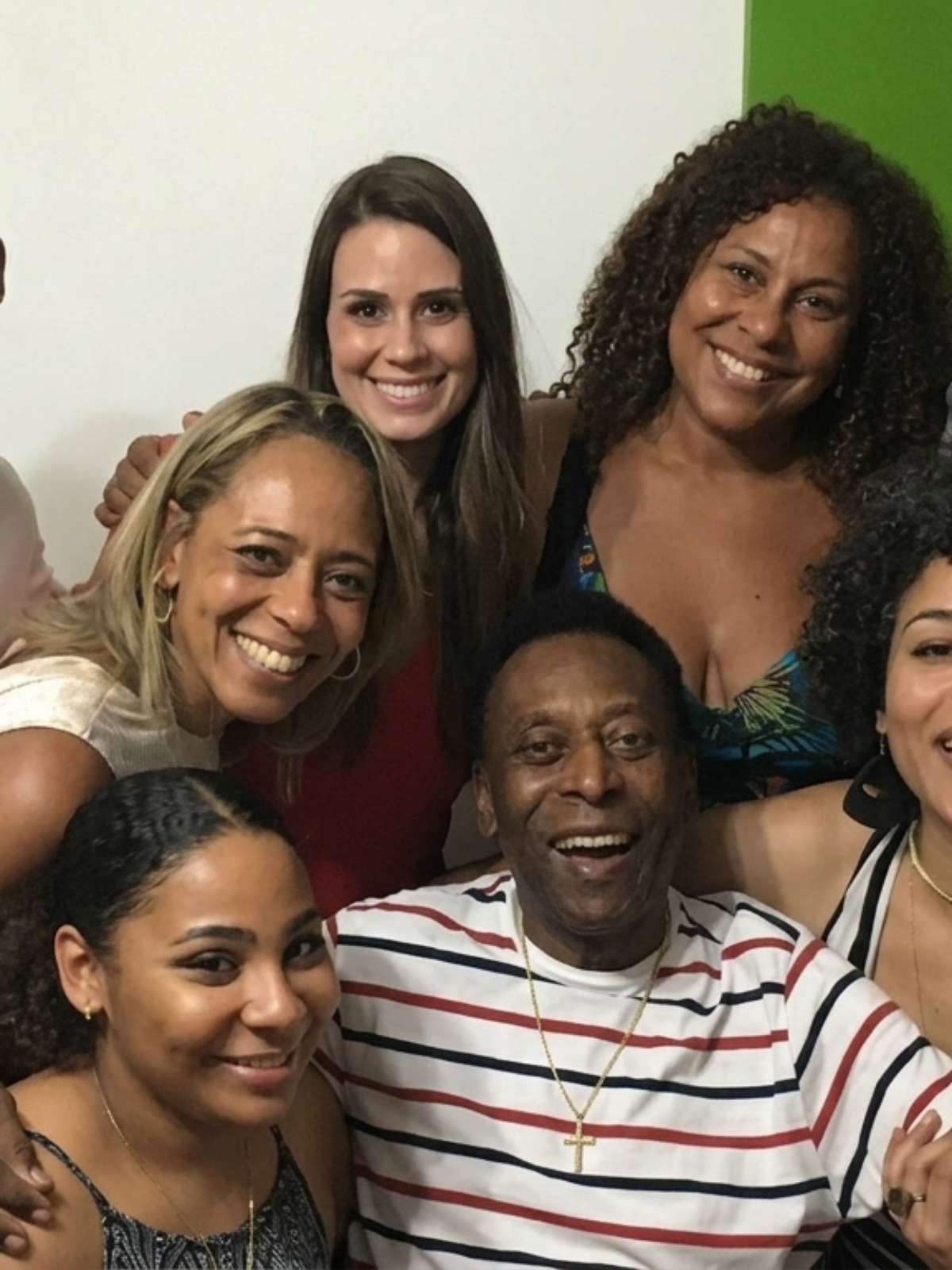 Herdeiros de Pelé não receberam nada quase 3 anos após a morte dele e imóveis estão à venda para pagar dívidas