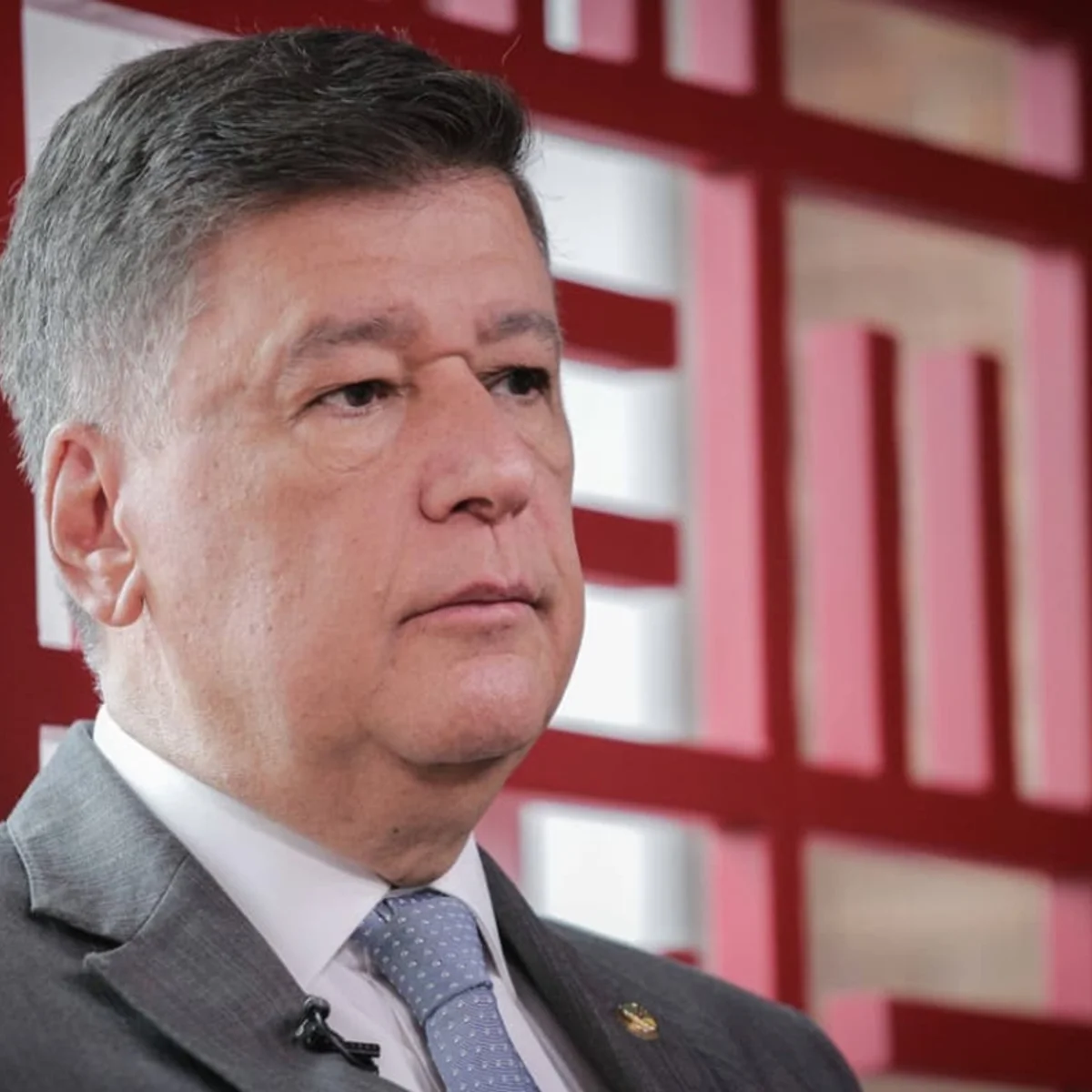 Derrotado, Carlos Viana acusa Nikolas de ter pensado "na própria vaidade"