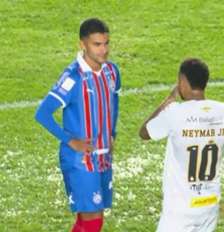 Sávio dá o vermelho após confirmar a ação de Neymar. Lei Vini Jr em ação. Reprodução de vídeo Premiere Foto: Jogada10