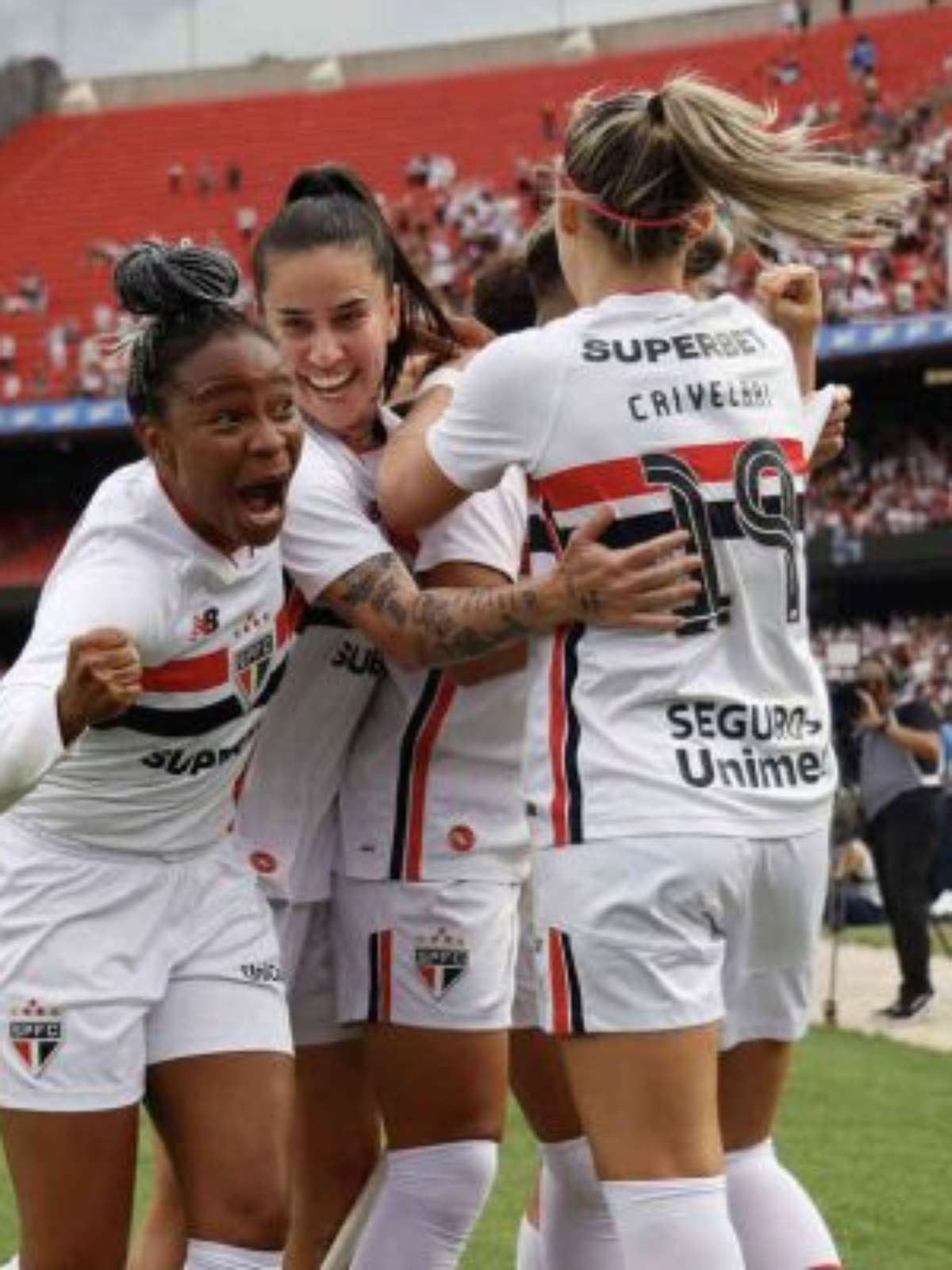 São Paulo bate o Corinthians, faz história e conquista título inédito no Brasileirão Feminino