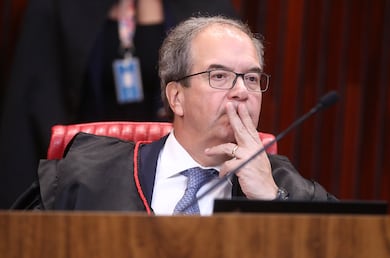 TSE dá 24h para Meta e X explicarem alcance dos perfis de Flávio e Nikolas Ferreira