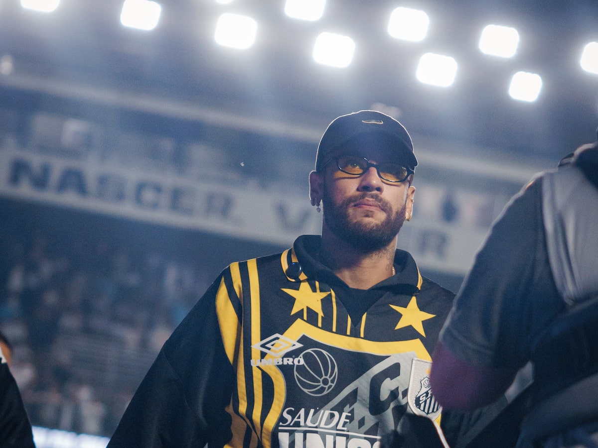 Neymar posta camisa do argentino Paredes após vaga do Boca. Provocação a Thiago Mendes e Vasco?