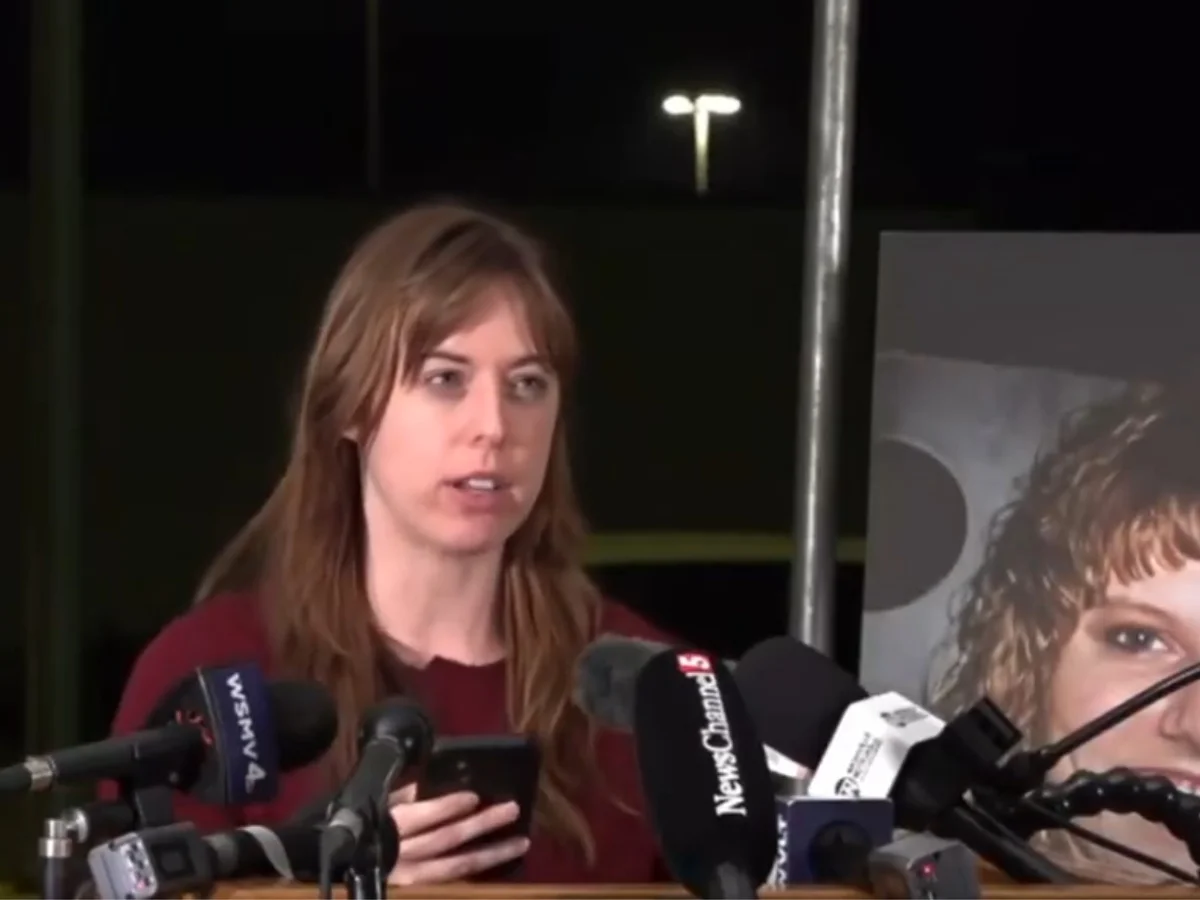 Mulher que sobreviveu a execução "abriu um sorriso enorme", diz jornalista