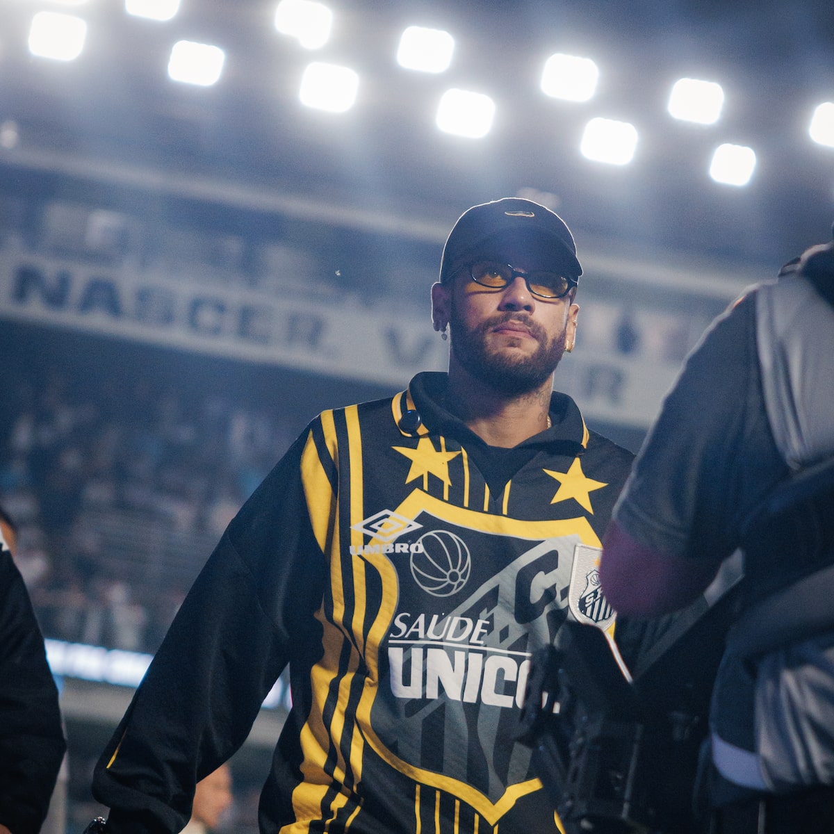 Neymar posta camisa do argentino Paredes após vaga do Boca. Provocação a Thiago Mendes e Vasco?