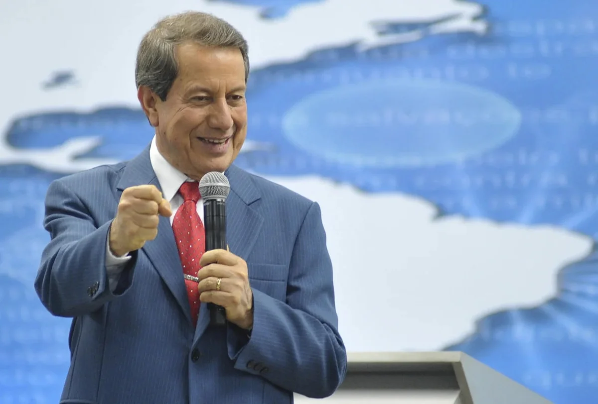 Onda bolsonarista impõe derrota histórica às grandes igrejas evangélicas