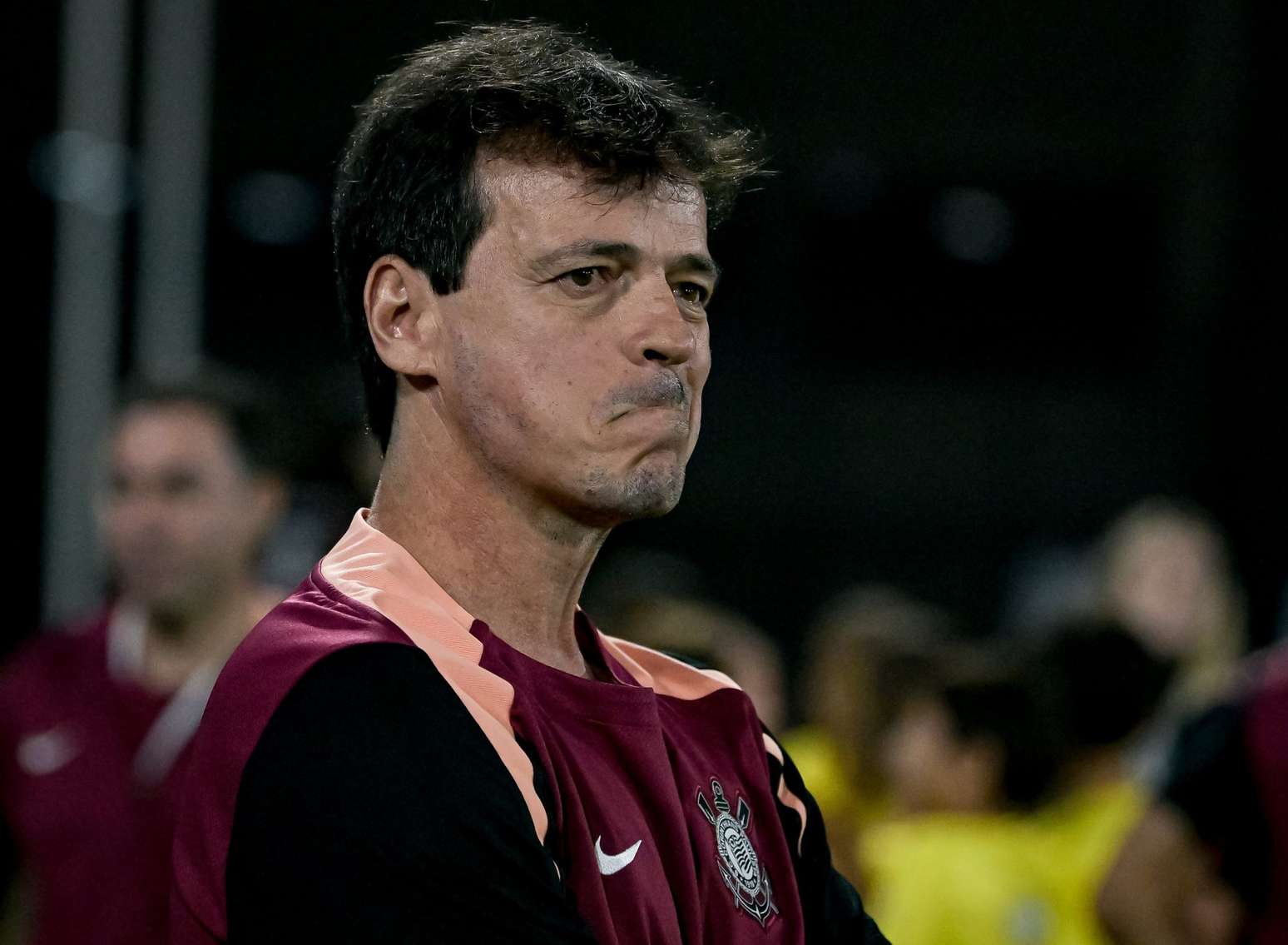 Fernando Diniz n&atilde;o &eacute; mais t&eacute;cnico do Corinthians e clube define nome preferido do substituto.