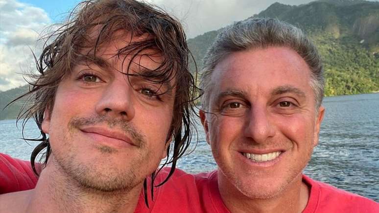 Irmão de Huck declara voto e desabafa: “Sofri homofobia, fui humilhado, meu primeiro amor se matou”